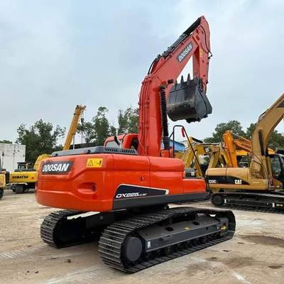 Doosan DX225LC — excavator held by LAMM Investment Company.